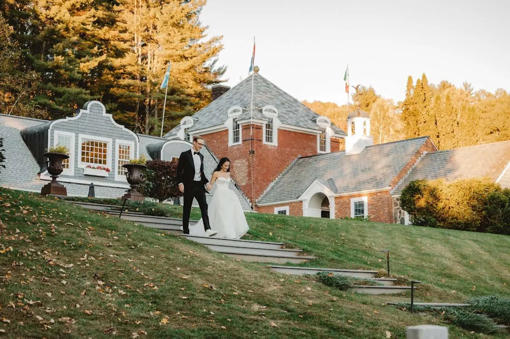 3 5 wedding couple stroll Reading Farms Estate RW